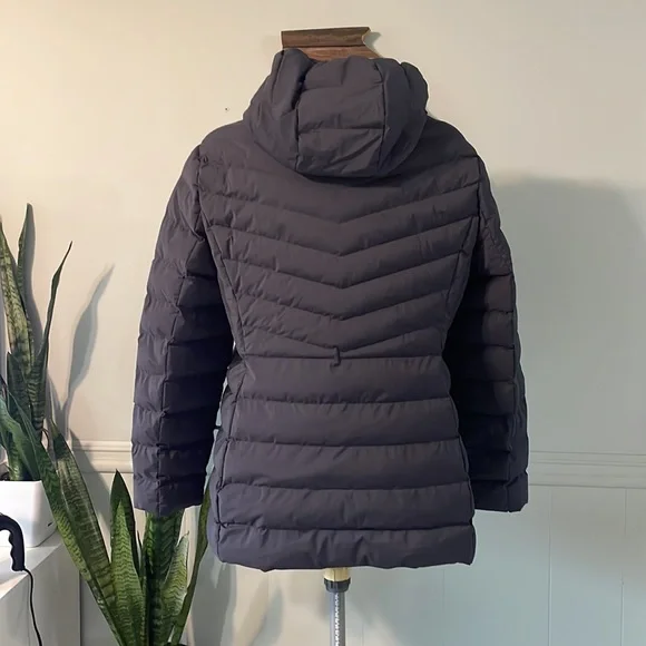 Puffer Jacket with Hood in Navy - Picture 5 of 9